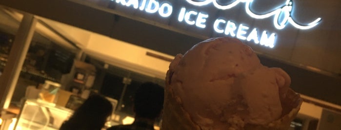 Le Varo Hokkaido Ice Cream is one of Singapore Icecream Parlors.