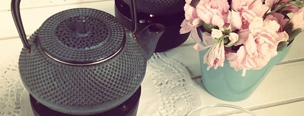 Tea & Pot is one of Locais curtidos por Sumeyra.