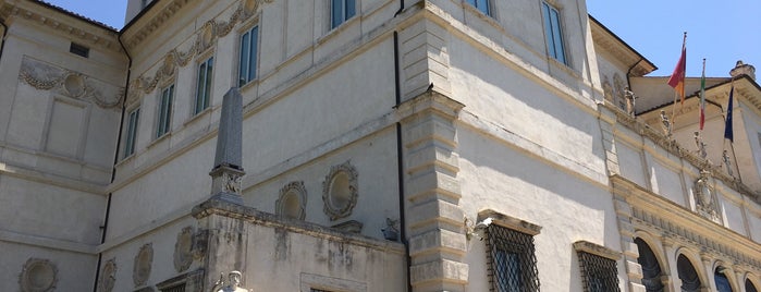 Piazzale del Museo Borghese is one of สถานที่ที่ Zeynep ถูกใจ.