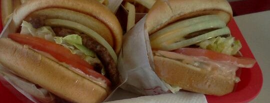 In-N-Out Burger is one of Orte, die Kenneth gefallen.