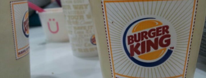 Burger King is one of Tempat yang Disukai Cristian.