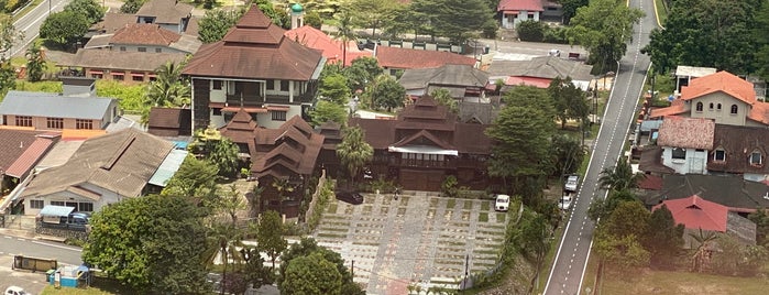 Villa Warisan JA is one of Tempat yang Disukai Douglas.