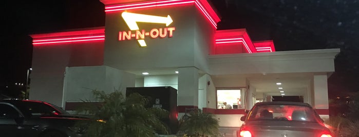 In-N-Out Burger is one of Orte, die Julie gefallen.