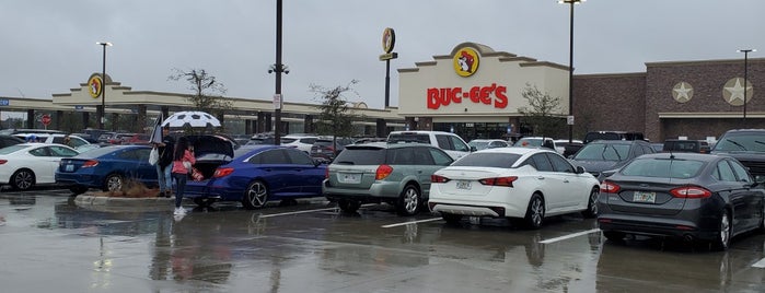 Buc-ee’s is one of Locais curtidos por Andrew.