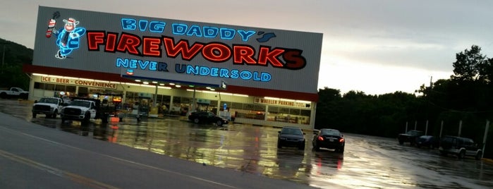 Big Daddy's Fireworks is one of Lugares favoritos de Lance P.