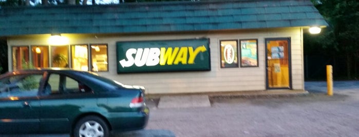 Subway is one of Lugares favoritos de Chester.