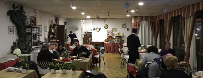Restaurante Raffaelo Ravello is one of Lieux qui ont plu à Abdulaziz.