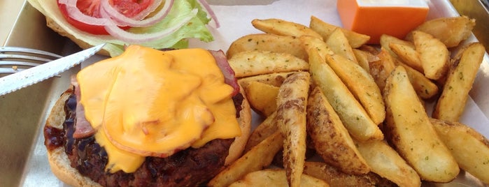 Bluefield Burger is one of Apostolos : понравившиеся места.