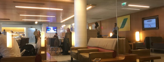 Air France Lounge is one of Lugares favoritos de Marcia.