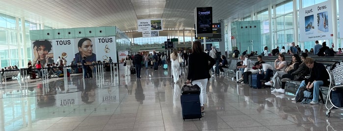 Barcelona–El Prat Josep Tarradellas Airport (BCN) is one of 전세계 공항기차역~.