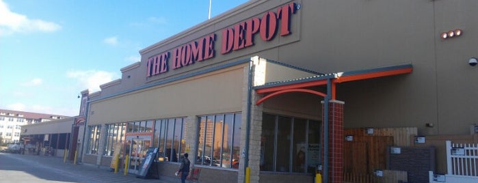 The Home Depot is one of สถานที่ที่ Kitty ถูกใจ.