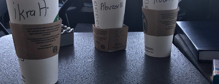 Starbucks is one of Lieux qui ont plu à Atakan.