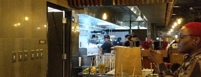 JINYA Ramen Bar is one of สถานที่ที่ Matt ถูกใจ.