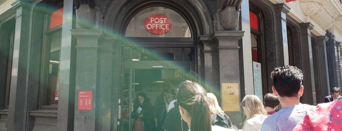 Post Office is one of Lieux qui ont plu à James.