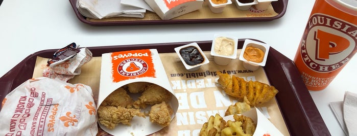 Popeyes Louisiana Kitchen is one of Locais curtidos por Fatih.