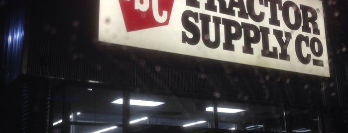 Tractor Supply Co. is one of Lieux qui ont plu à Richard.