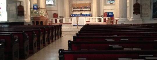 St. Paul's Episcopal Church is one of Lugares favoritos de Lizzie.