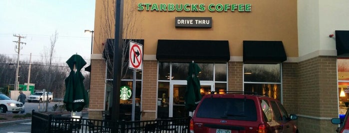 Starbucks is one of สถานที่ที่ Joe ถูกใจ.