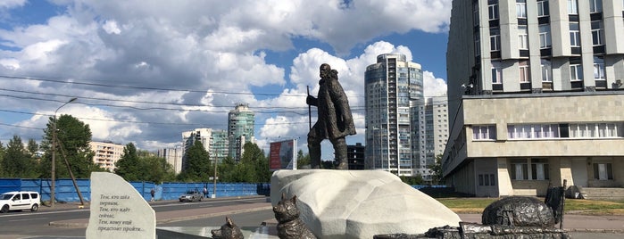 Памятник первопроходцам и исследователям Арктики is one of Locais curtidos por Stanislav.