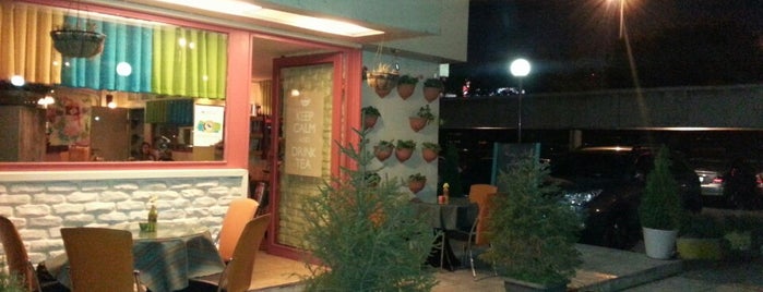 Collage Café | کافه کلاژ is one of สถานที่ที่บันทึกไว้ของ Nora.