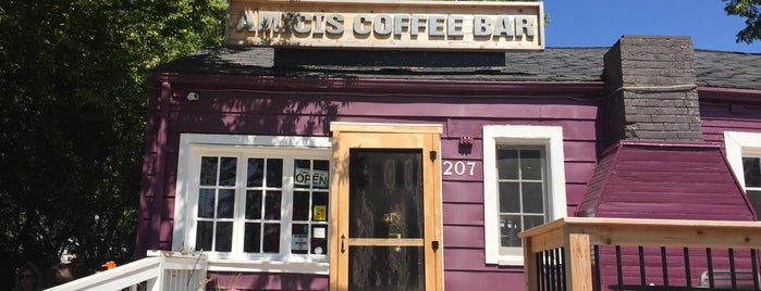 Amici's Coffee Bar is one of สถานที่ที่ Joe ถูกใจ.