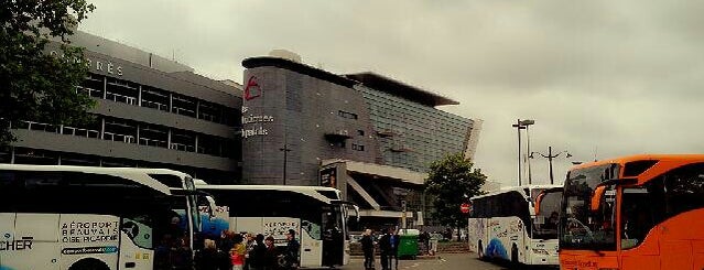 Gare Routière Pershing – Porte Maillot is one of Tempat yang Disukai Berkay.