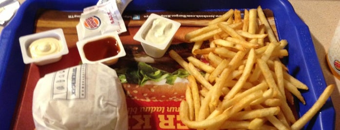 Burger King is one of Tempat yang Disimpan MatmaEzelll👒💄👜👠.