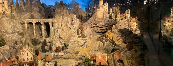 Diorama is one of efteling.