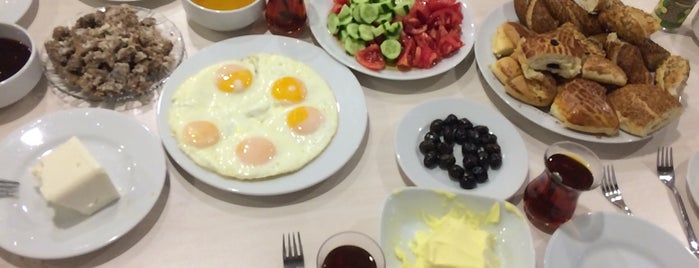 Nisa Cafe Ev Yemekleri is one of Tempat yang Disimpan Orhan.