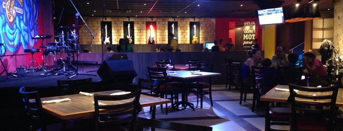 Rock & Ribs Lounge is one of Tempat yang Disukai Luciana.