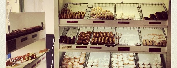 Peter Pan Donut & Pastry Shop is one of fattys: desserts galore.