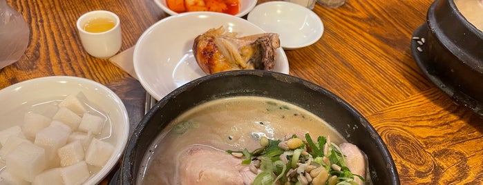 Tosokchon Ginseng Chicken Soup is one of Lieux qui ont plu à jennif.