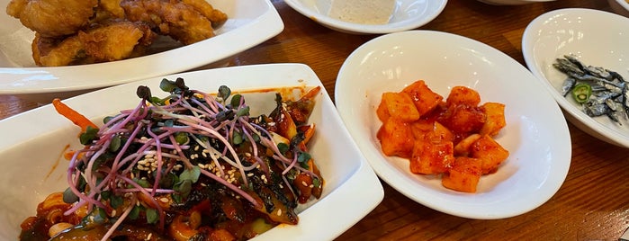 Kumsu Swellfish Soup is one of Jihyeさんの保存済みスポット.