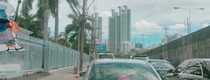 อาคารจอดรถ ตลาดหลักทรัพย์แห่งประเทศไทย is one of 2014.