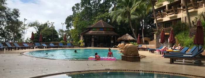 Swimming Pool Vogue Resort & Spa is one of Orte, die Gilce Elaine gefallen.