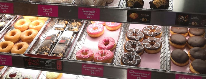 Dunkin' Donuts is one of Lieux qui ont plu à Pupae.