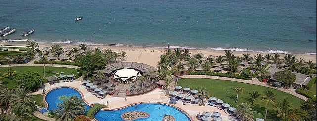 Le Méridien Al Aqah Beach Resort is one of Lieux qui ont plu à Александр.