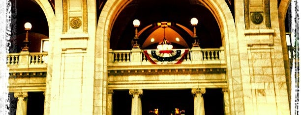 Cuyahoga County Court House is one of Posti che sono piaciuti a John.