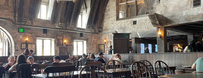 Three Broomsticks is one of Justinさんの保存済みスポット.