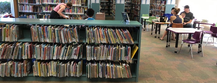 Concord Library is one of Lieux qui ont plu à Ryan.