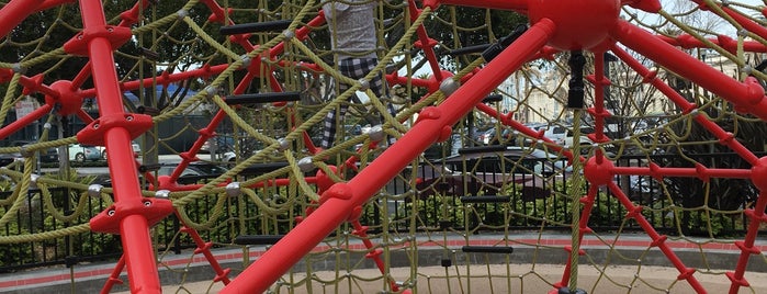 Sue Bierman Park Playground is one of Orte, die Ryan gefallen.