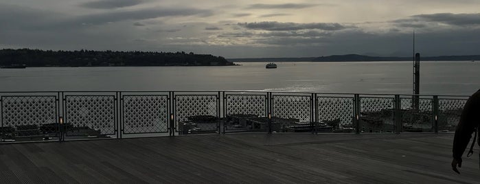 Seattle Waterfront is one of Tempat yang Disukai Ryan.