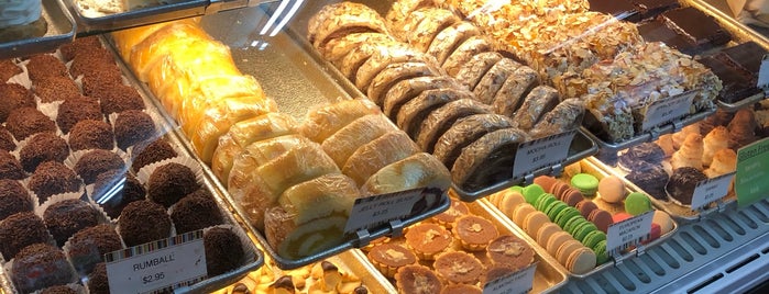 Birkholm's Solvang Bakery & Cafe is one of Ryan'ın Beğendiği Mekanlar.