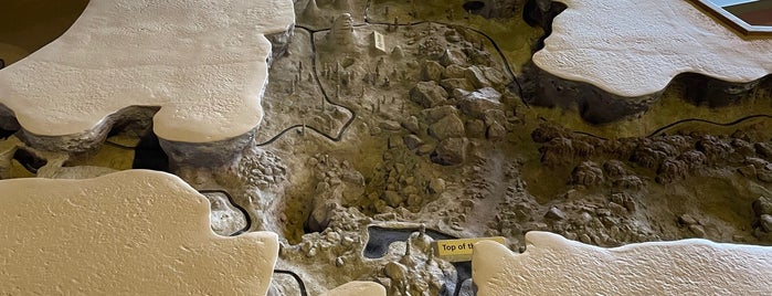 Carlsbad Caverns National Park Visitors Center is one of Lieux qui ont plu à Ryan.