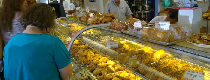 Olsen's Danish Village Bakery & Coffee Shop is one of Lugares favoritos de Ryan.