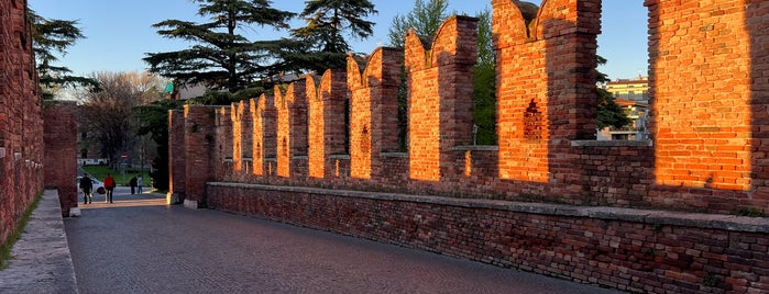 Castelvecchio is one of Verona.