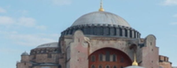 アヤソフィア is one of Türkiye'de Gezilmesi- Görülmesi Gereken Yerler.