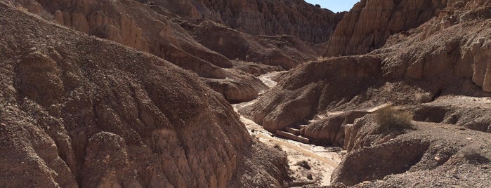 Cathedral Gorge State Park is one of สถานที่ที่ Liz ถูกใจ.