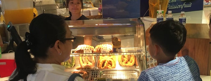Auntie Anne's is one of Lugares favoritos de Ian.