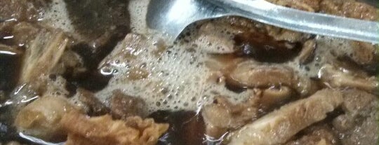 南美园砂锅肉骨茶楼 is one of Penang 肉骨茶.